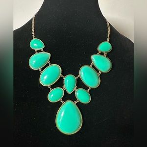 🌺 Faux Turquoise Colored Statement Summer Necklace